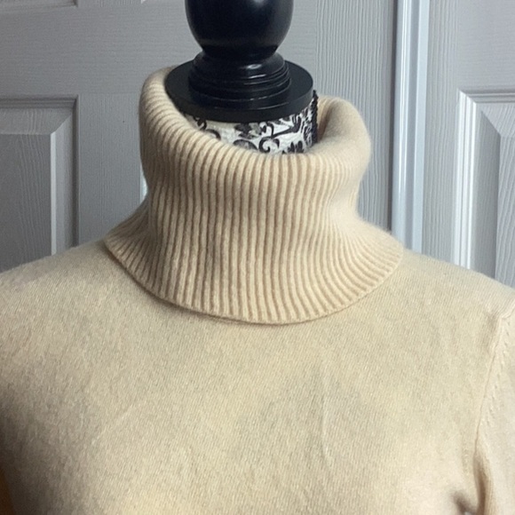 Robert Maynard Vintage Cashmere Cream Turtleneck Sweater S ? READ - Picture 2 of 5